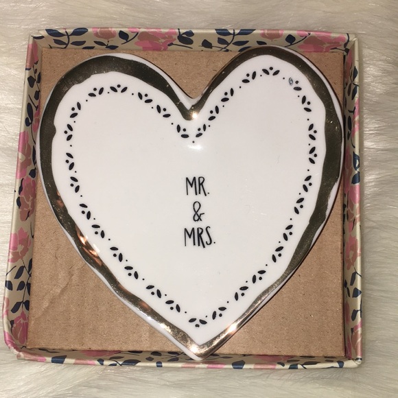 NATURAL LIFE Jewelry - Natural Life Mr & Mrs calypso trinket dish